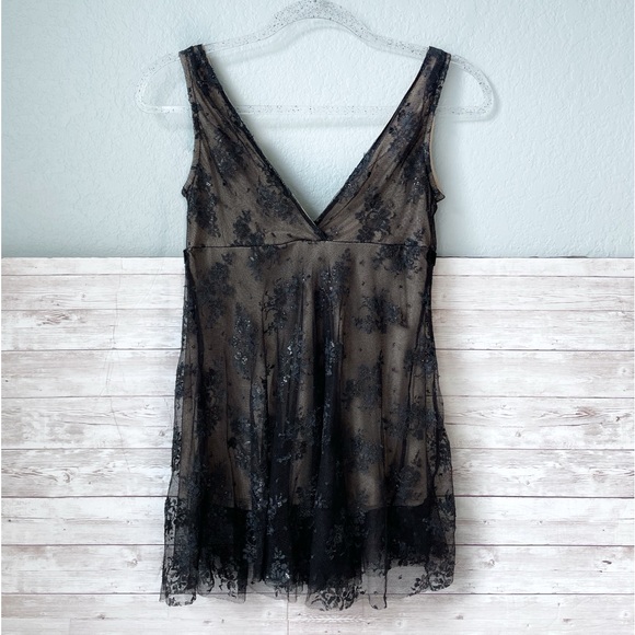 Alexia Admor | Lace Top V front and back Size XS - Picture 2 of 3